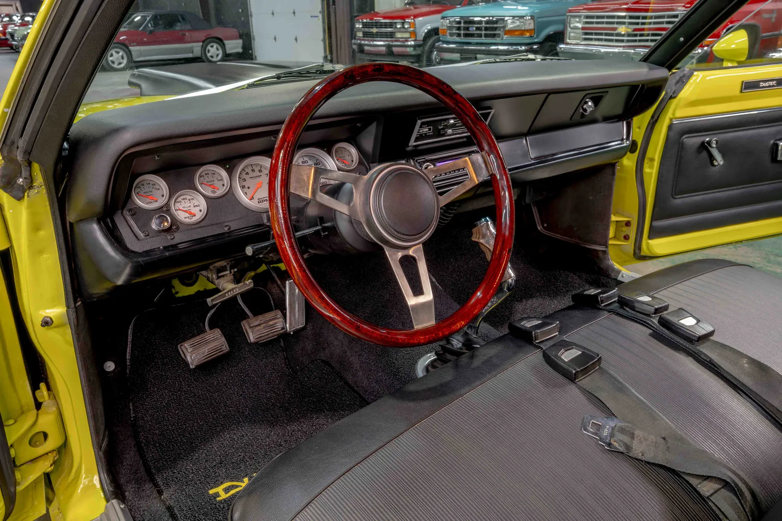 1971-Plymouth-Duster-Curious Yellow-VL29C1B233577-46.jpg